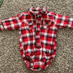 Oshkosh boys 6M flannel onesie